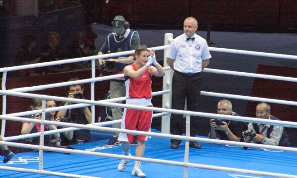 Katie Taylor Vs Delfine Persoon