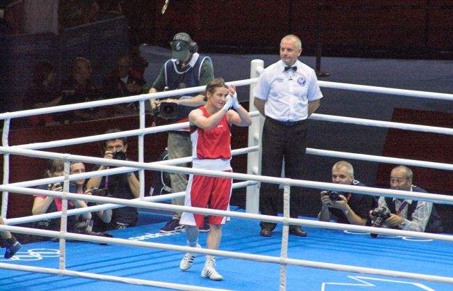 Katie Taylor Vs Delfine Persoon